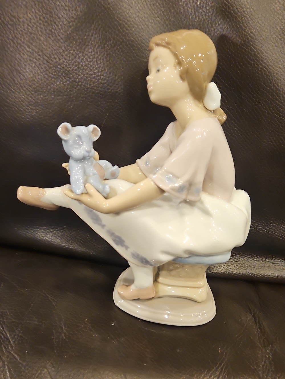 Lladro Porcelain Girl Figurine With Bear With Box #07620 "Columpiando Al Osito"